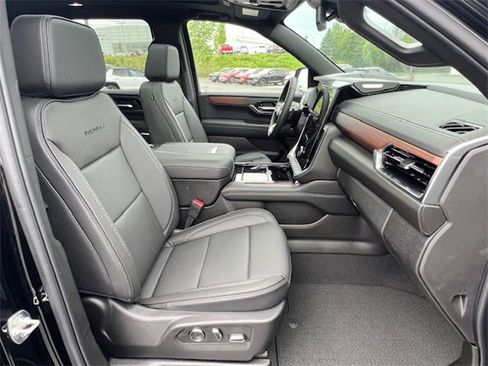 New 2025 GMC Yukon Denali w/ Denali Reserve Package image 20