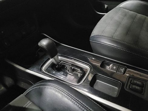 Used 2019 Mitsubishi Outlander SE image 26