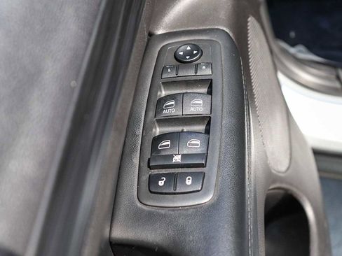 Used 2019 Jeep Grand Cherokee Laredo RWD image 28