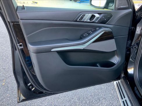 Used 2025 BMW X5 xDrive50e image 21