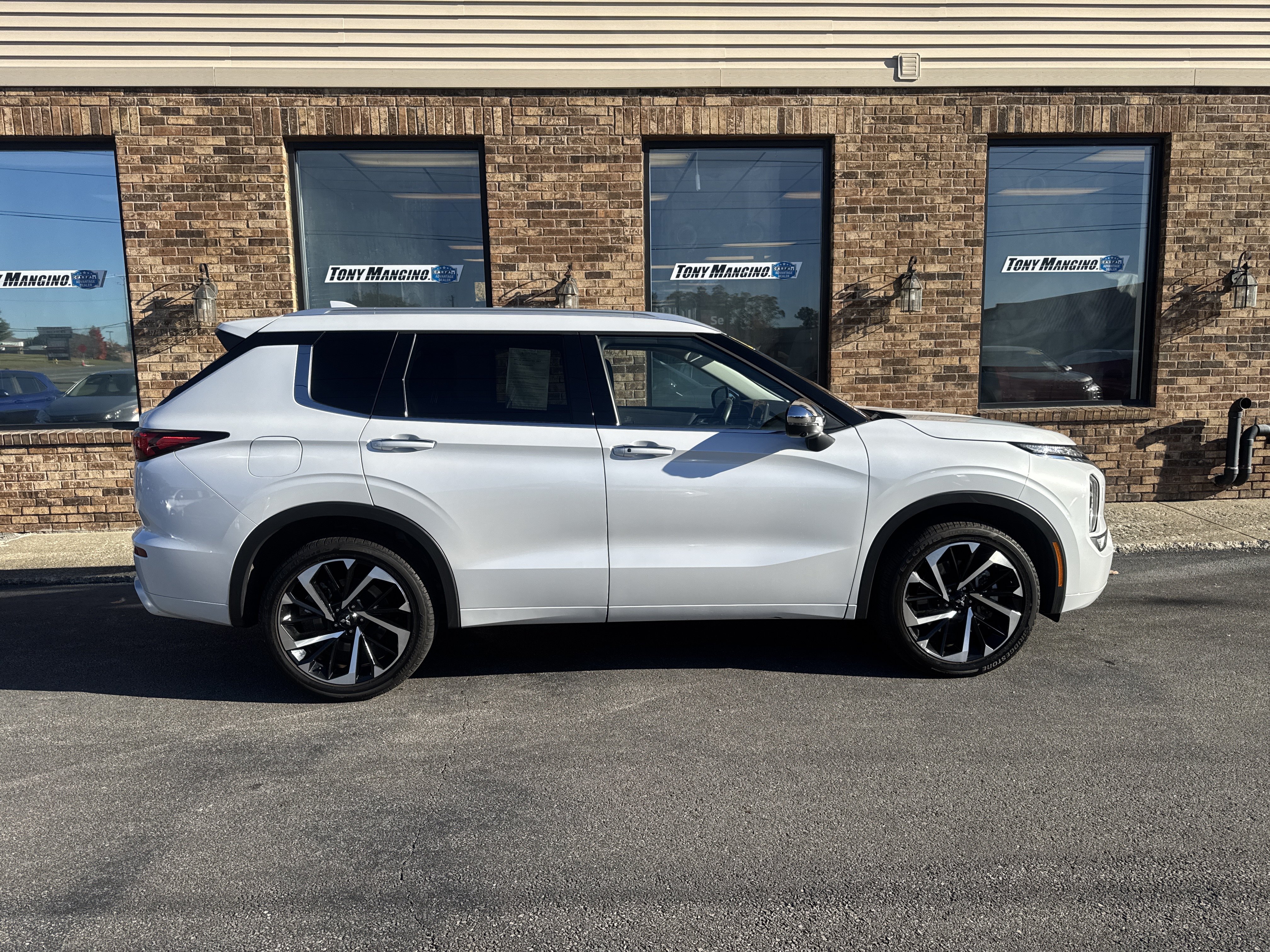 Used 2024 Mitsubishi Outlander SEL AWD/4WD image 6
