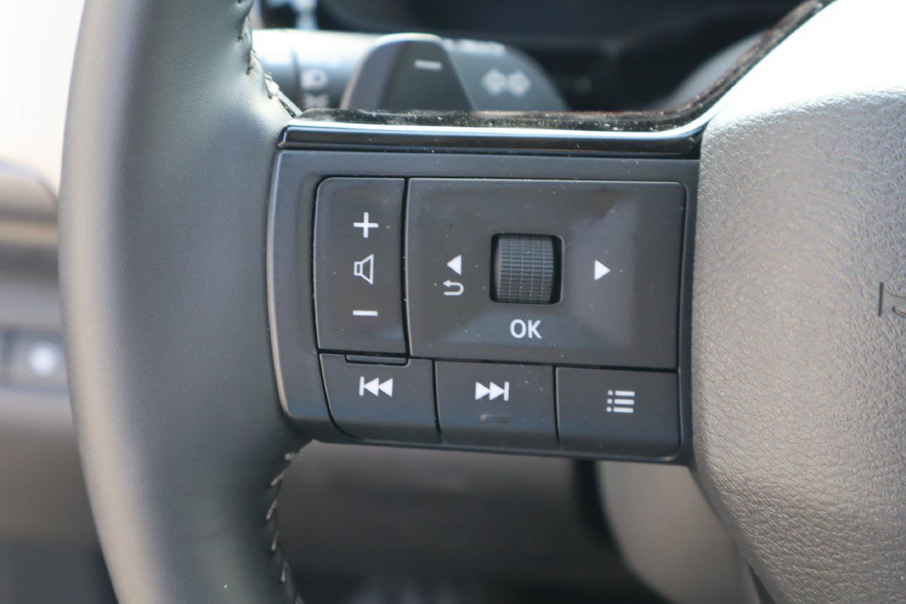 Used 2026 Nissan Pathfinder SL FWD image 13