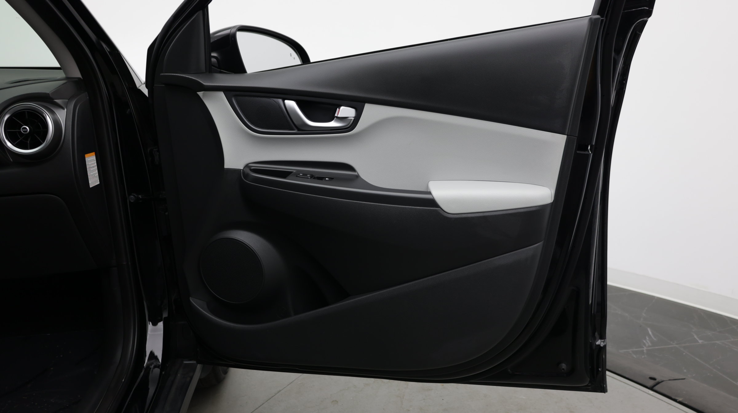 Used 2023 Hyundai Kona SE FWD image 38