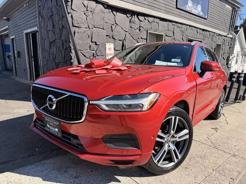 Used 2018 Volvo XC60 T5 Momentum w/ Convenience Package image 2