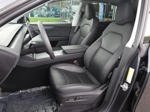 Used 2026 Tesla Model Y Long Range RWD image 18