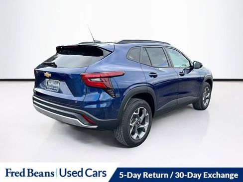 Used 2024 Chevrolet Trax LT w/ Driver Confidence Package FWD image 8