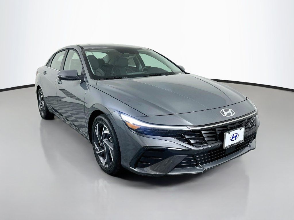 New 2026 Hyundai Elantra Limited FWD image 3