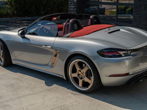 Used 2021 Porsche 718 Boxster RWD image 9