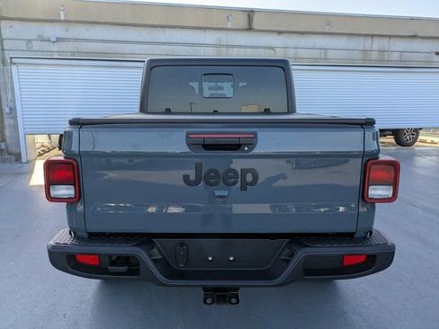 Used 2025 Jeep Gladiator Sport AWD/4WD image 4