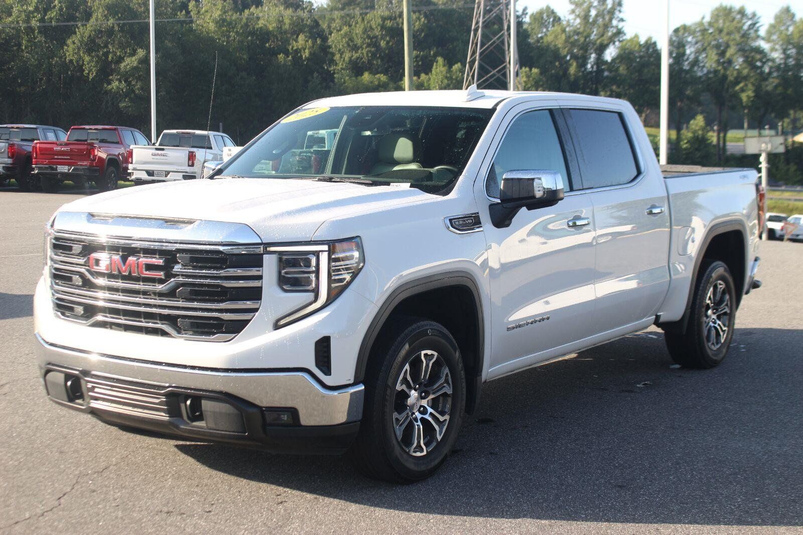 Used 2025 GMC Sierra 1500 SLT AWD/4WD image 3