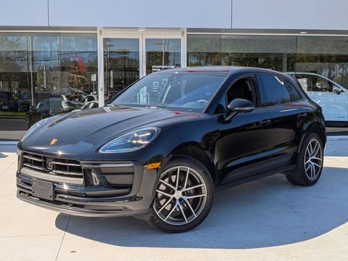 Used 2025 Porsche Macan Turbo image 1