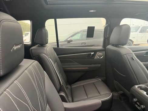 Used 2026 Buick Enclave Avenir w/ Super Cruise Package AWD/4WD image 10