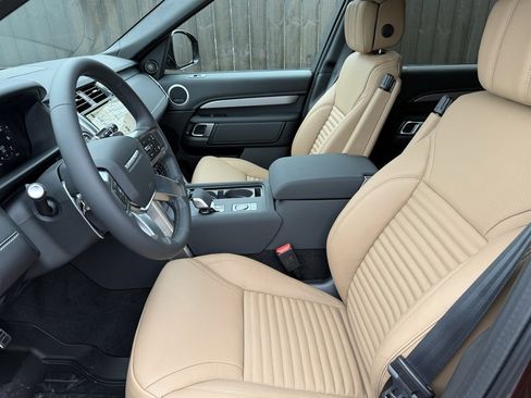 New 2026 Land Rover Discovery Limited Edition image 11