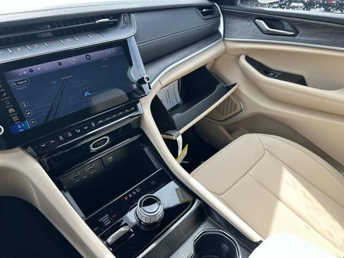 New 2026 Jeep Grand Cherokee Limited image 17