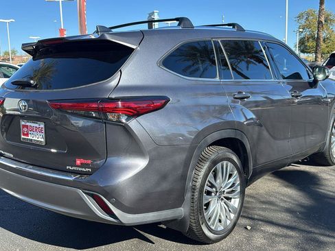 Used 2023 Toyota Highlander Platinum image 7
