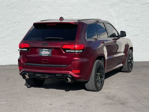 Used 2016 Jeep Grand Cherokee SRT image 7