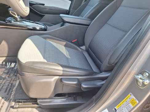 Used 2025 Chevrolet Trax LT FWD image 27