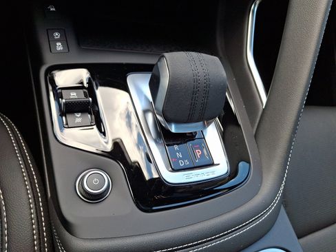 New 2024 Jaguar E-PACE R-Dynamic SE image 13