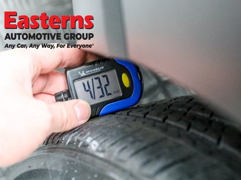 Used 2022 Hyundai Venue SEL image 26