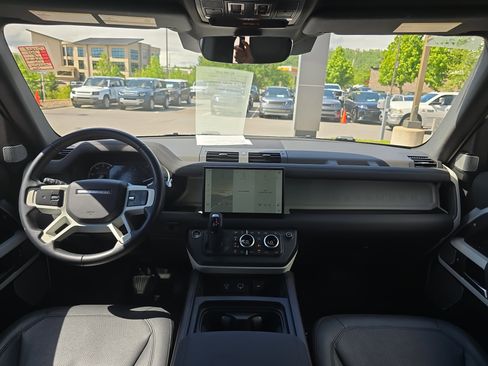 Certified 2023 Land Rover Defender 130 SE AWD/4WD image 17