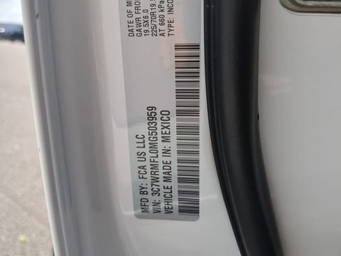 Used 2021 RAM 5500 Tradesman w/ Chrome Appearance Group image 26