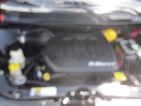 Used 2015 Chrysler Town & Country Touring image 21