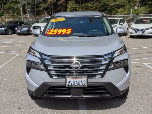 Certified 2025 Nissan Rogue SV FWD image 3