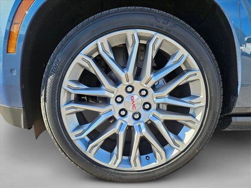 New 2025 GMC Yukon XL Denali w/ Denali Reserve Package image 10