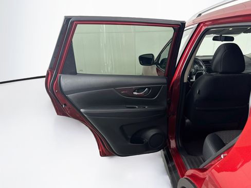 Used 2018 Nissan Rogue SV FWD image 25