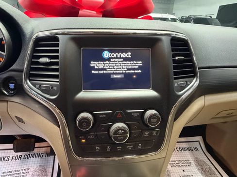Used 2021 Jeep Grand Cherokee Laredo RWD image 27