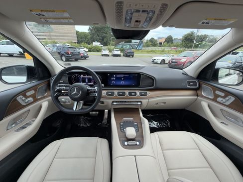 Used 2024 Mercedes-Benz GLS 450 4MATIC image 23