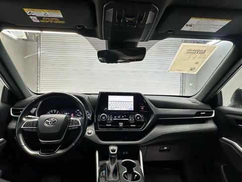 Used 2023 Toyota Highlander XSE AWD/4WD image 16