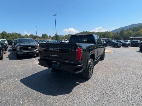 Used 2024 GMC Sierra 2500 Denali Ultimate AWD/4WD image 2