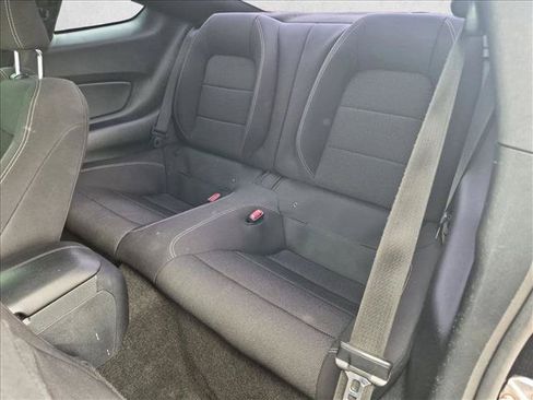 Used 2015 Ford Mustang Coupe RWD image 17