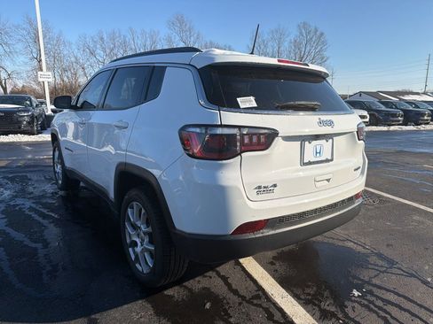 Used 2022 Jeep Compass Latitude image 3