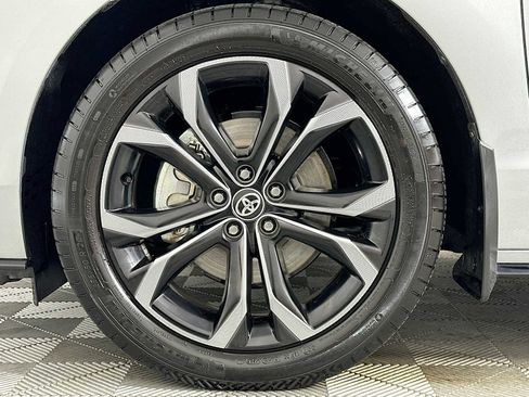 Used 2025 Toyota Sienna Platinum image 31