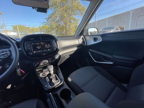 Used 2025 Kia Soul LX w/ LX Technology Package image 33