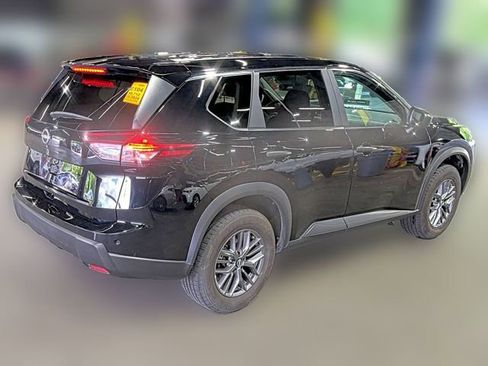 Used 2024 Nissan Rogue S AWD/4WD image 3