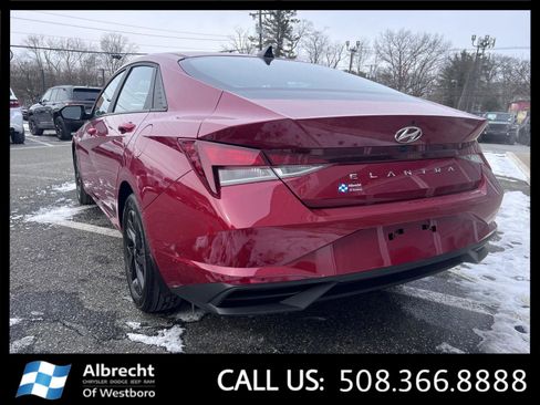 Used 2023 Hyundai Elantra SEL image 3