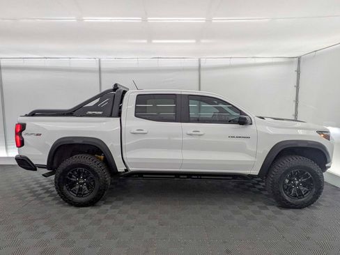 Used 2025 Chevrolet Colorado ZR2 w/ Midnight Edition AWD/4WD image 7