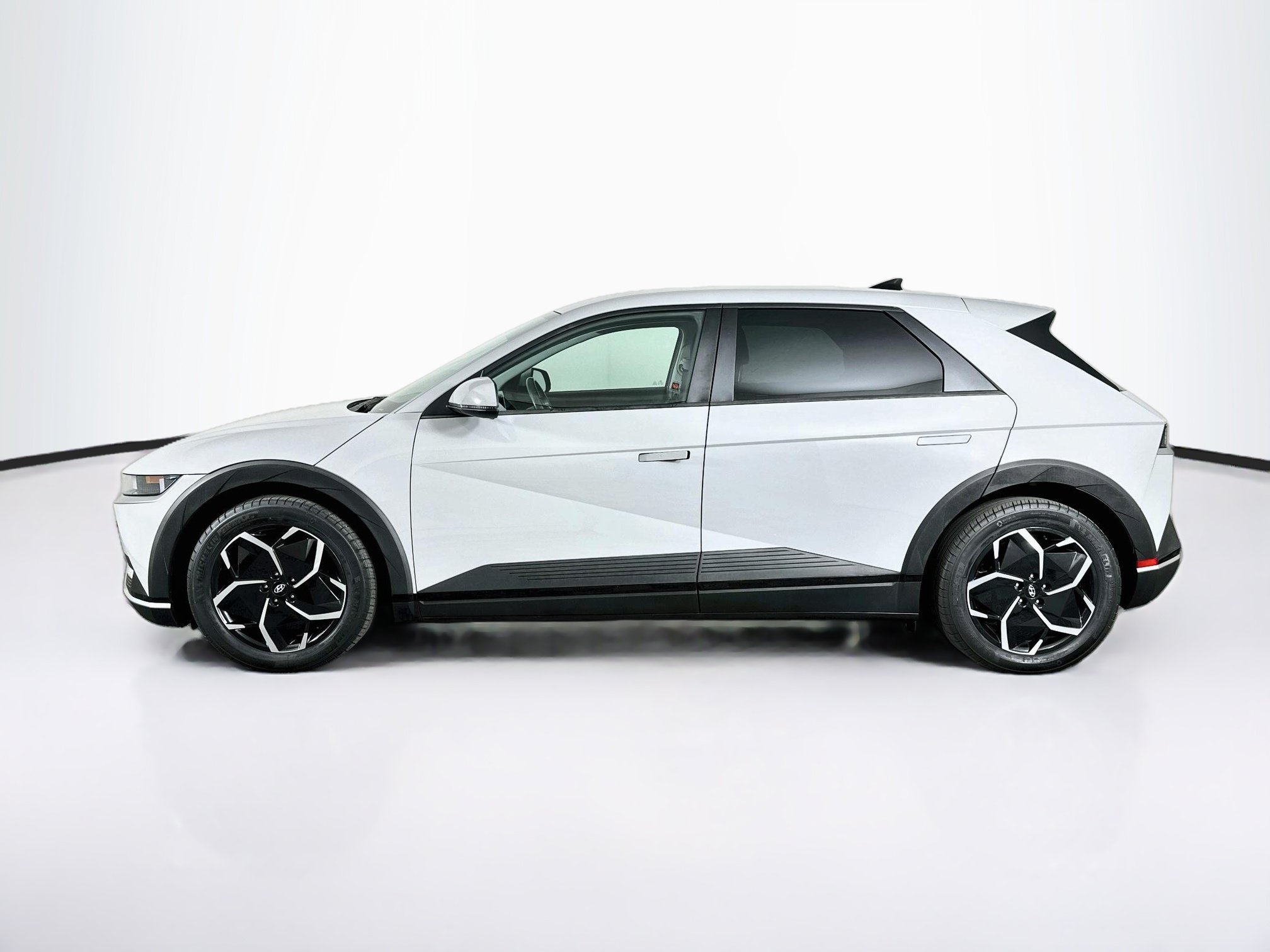 Used 2024 Hyundai Ioniq 5 SEL RWD image 4