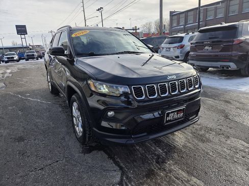 Used 2025 Jeep Compass Latitude image 13
