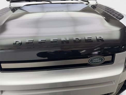 Used 2021 Land Rover Defender 90 X-Dynamic S image 32