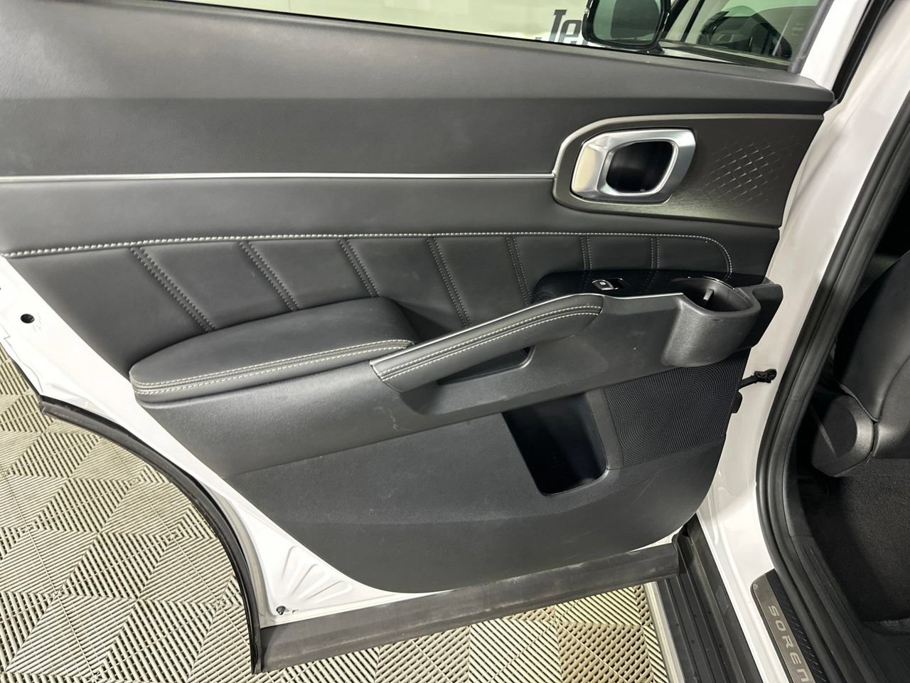 Used 2023 Kia Sorento SX AWD/4WD image 27