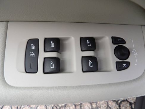 New 2026 Volvo V60 B5 Cross Country Plus w/ Protection Package Premier image 11