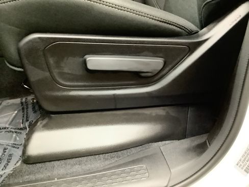 New 2026 RAM 1500 Express AWD/4WD image 13