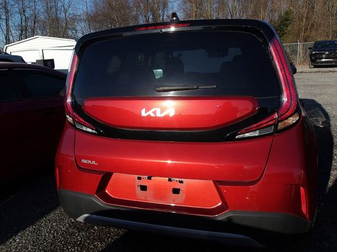 Used 2023 Kia Soul LX w/ LX Technology Package image 2