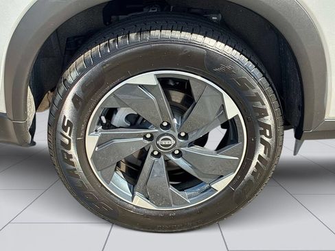 Used 2024 Nissan Rogue SV AWD/4WD image 10