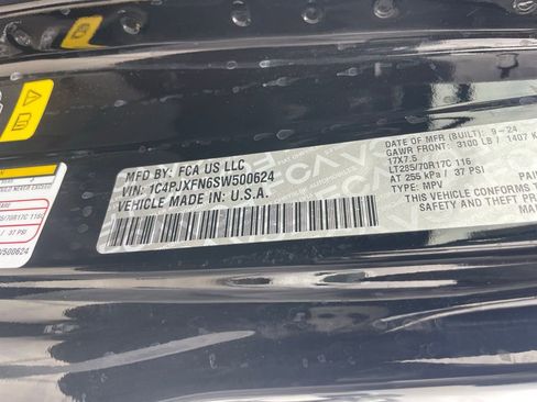 Used 2025 Jeep Wrangler Unlimited Rubicon image 13