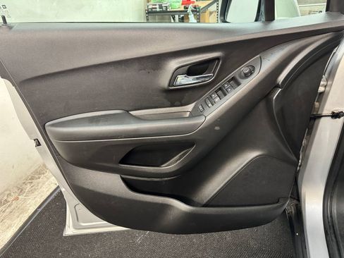 Used 2021 Chevrolet Trax LT image 14